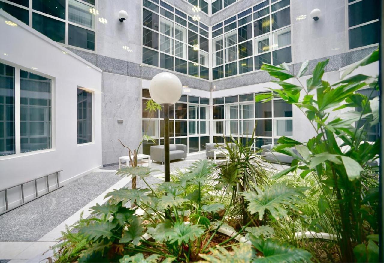 Two Bedroom - Central Peterborough Apartment - Bayard Apartments Exterior photo